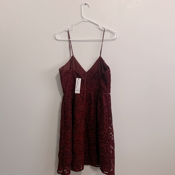 BNWT BB DAKOTA L Sutton Elegant Maroon Lace Dress size 8 retail $184 - Picture 3 of 4